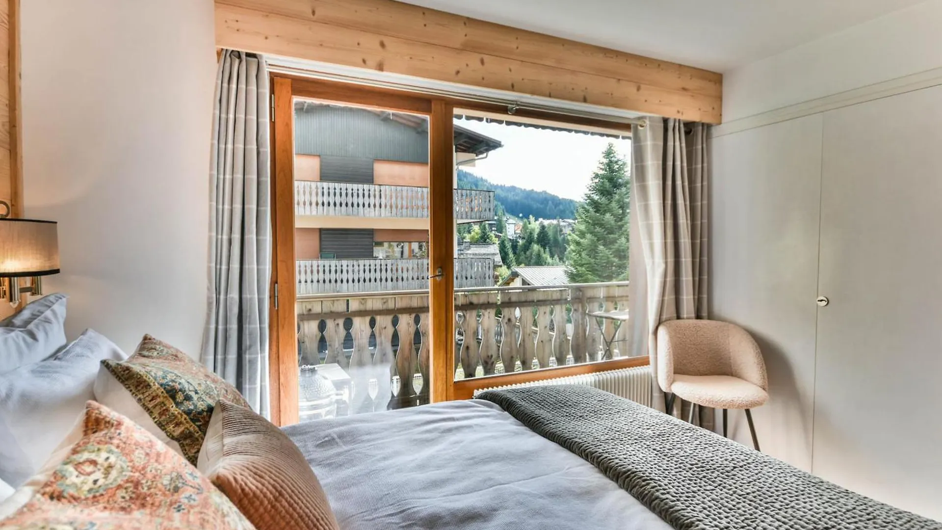 Confort Aux Gets: T2 Avec Balcons, Ski Et Parking - Fr-1-685-83 レ・ジェ 0*,